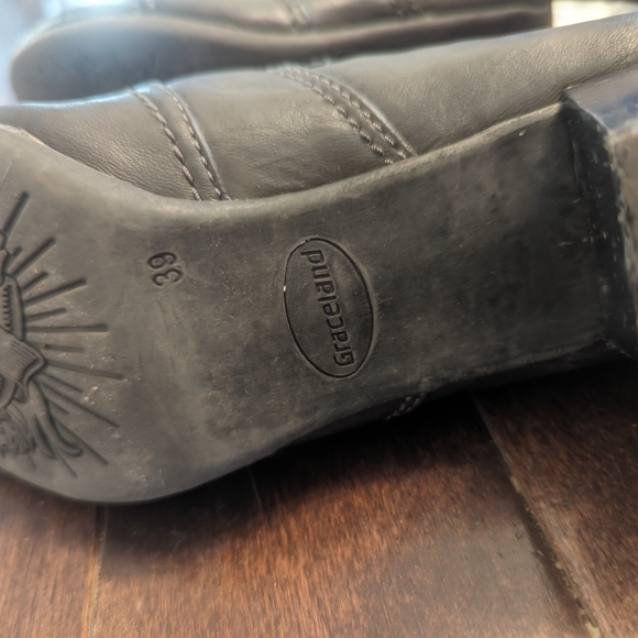 Graceland Bootie - Picture 3 of 3